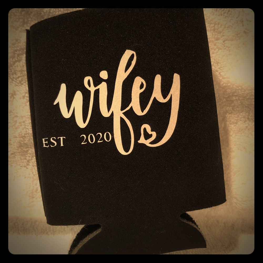 Black “wifey” cozie.